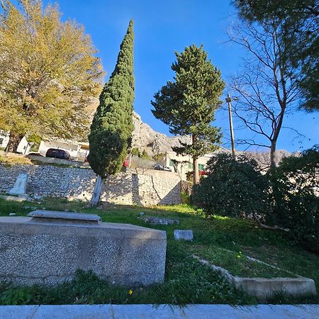 Morska Postelja - Sea Bed Apartment Omis Exterior photo